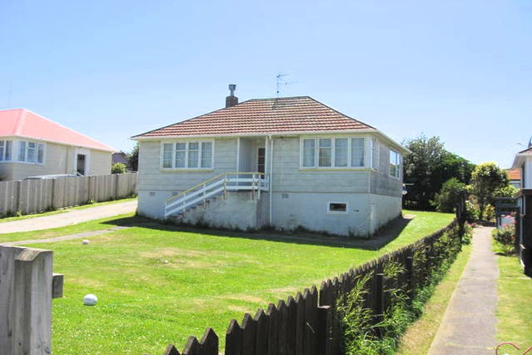 Photo of property in 43 Main Road, Titahi Bay, Porirua, 5022