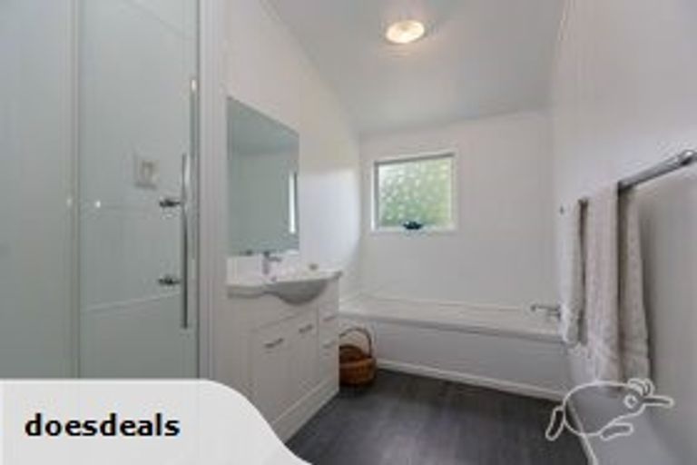 Photo of property in 284 Corbett Road, Paraite, New Plymouth, 4373