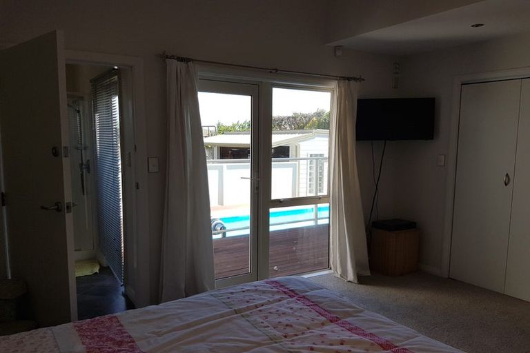 Photo of property in 77 Seaview Road, Paremata, Porirua, 5024