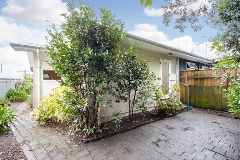 Photo of property in 2/1 Gardiner Street, Westshore, Napier, 4110