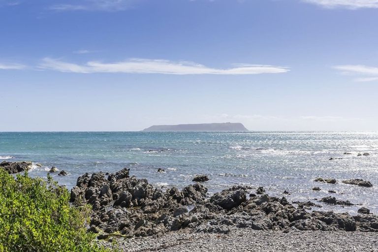Photo of property in 77 Moana Road, Plimmerton, Porirua, 5026