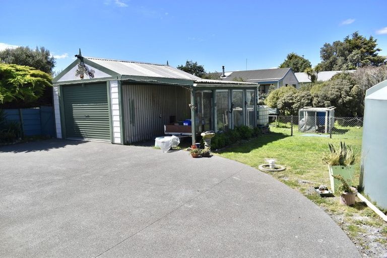 Photo of property in 28 Sarah Street, Waikawa Beach, Levin, 5573