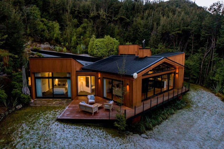 Photo of property in 18 Falcon Heights, Mount Creighton, Queenstown, 9371