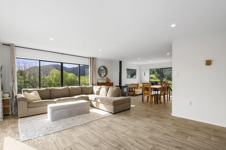 Photo of property in 316 Mountain Road, Maungaturoto, 0587