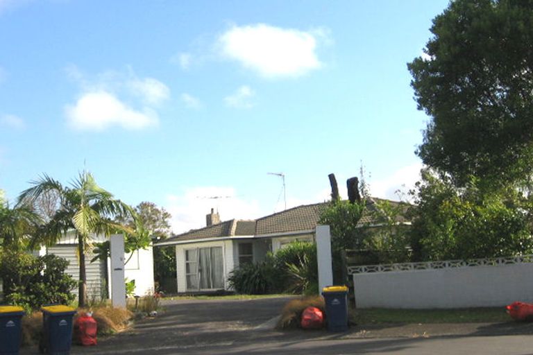 Photo of property in 9 Ngatoa Place, Glenfield, Auckland, 0629