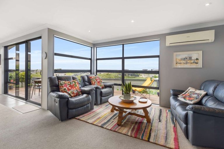 Photo of property in 107 Ruapehu Drive, Fitzherbert, Palmerston North, 4410