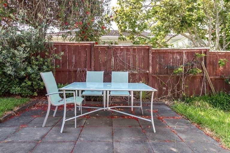 Photo of property in 2/12 Walter Street, Hauraki, Auckland, 0622