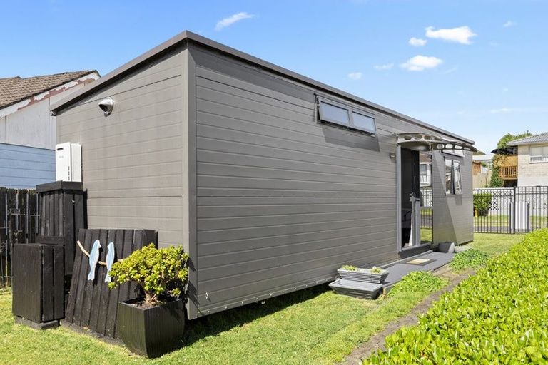 Photo of property in 3 Iris Place, Clendon Park, Auckland, 2103