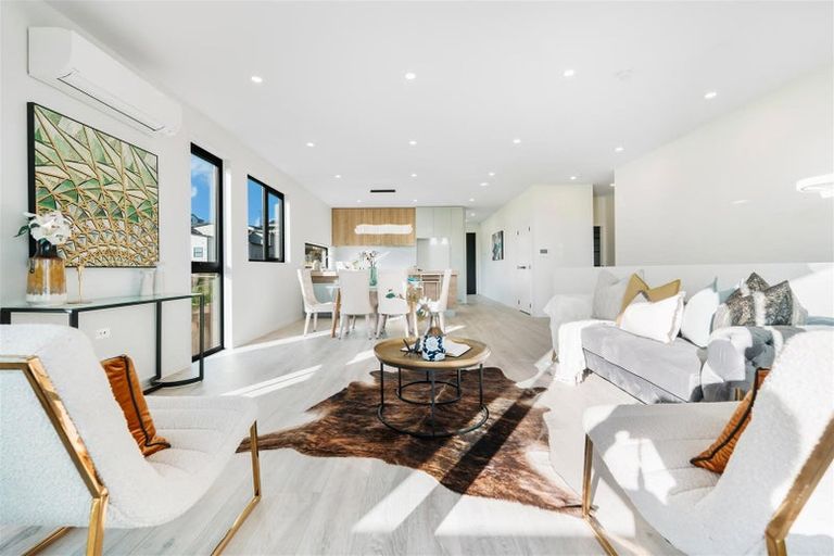 Photo of property in 25 Whakairo Crescent, Gulf Harbour, Whangaparaoa, 0930