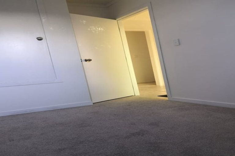 Photo of property in 1/527 Beach Road, Murrays Bay, Auckland, 0630