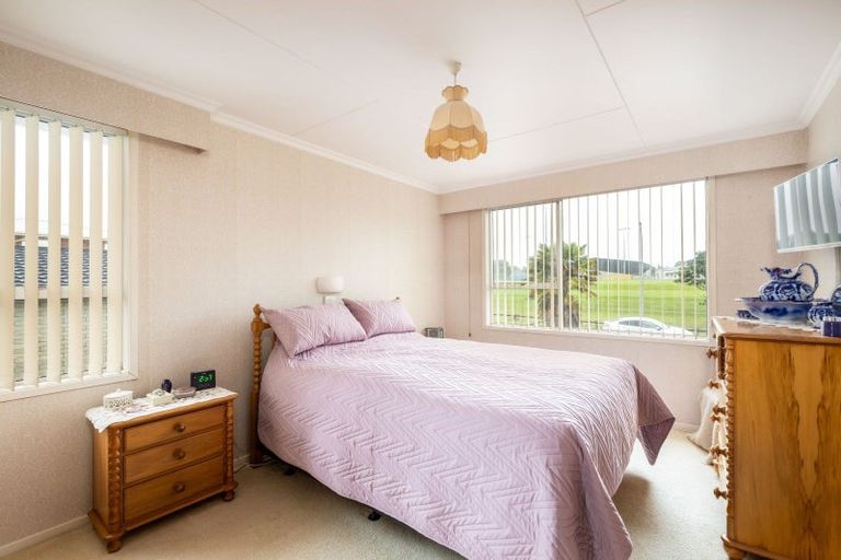 Photo of property in 42 Park Lane, Waitara, 4320