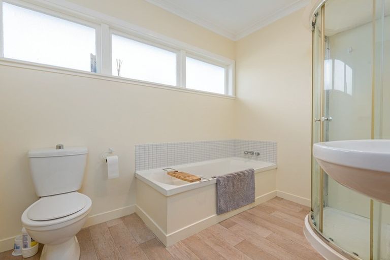 Photo of property in 10 Parkland Crescent, Terrace End, Palmerston North, 4410