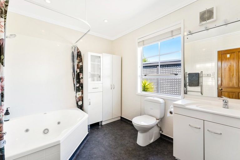 Photo of property in 9 Oak Street, Ebdentown, Upper Hutt, 5018