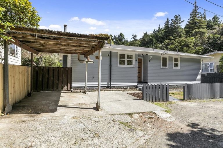 Photo of property in 9 Gribble Grove, Stokes Valley, Lower Hutt, 5019