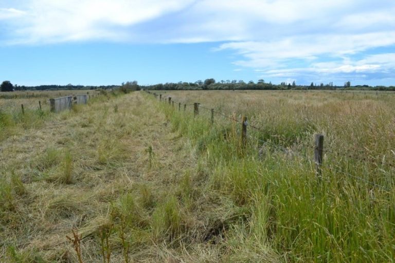 Photo of property in 1398 Main Road North, Waikuku, 7691