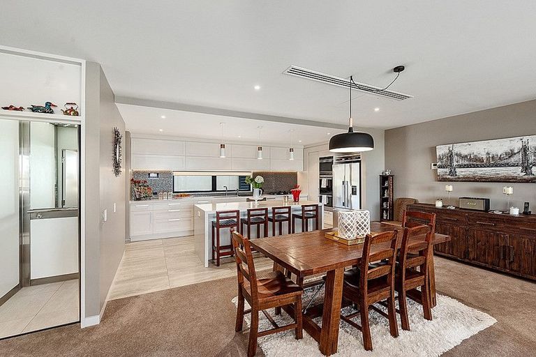 Photo of property in 2b The Terrace, Takapuna, Auckland, 0622