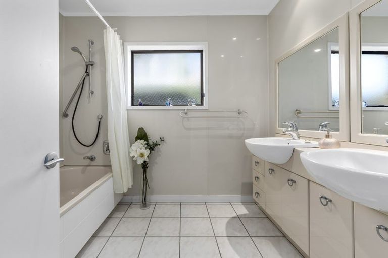 Photo of property in 11 Laing Place, Otumoetai, Tauranga, 3110