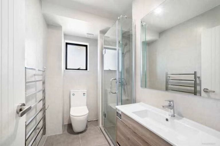 Photo of property in 17 Peony Mews, Oteha, Auckland, 0632