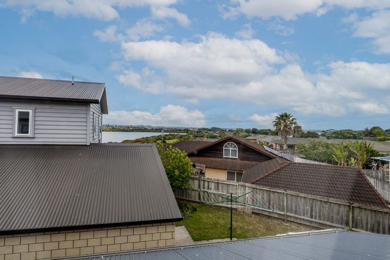 Photo of property in 85 Becker Drive, Weymouth, Auckland, 2103