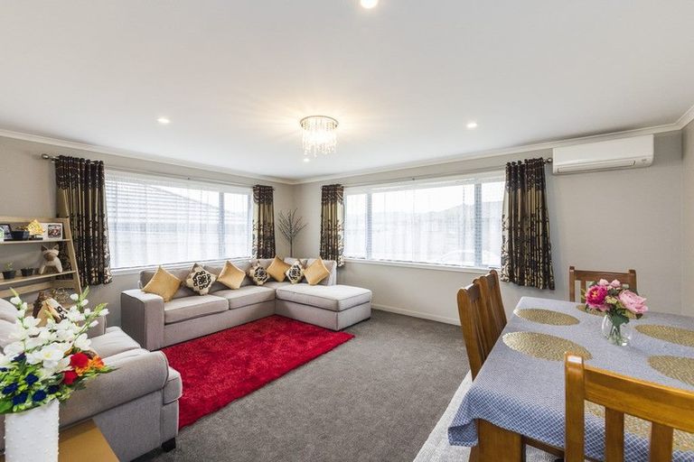 Photo of property in 4 Cyprus Place, Fitzherbert, Palmerston North, 4410