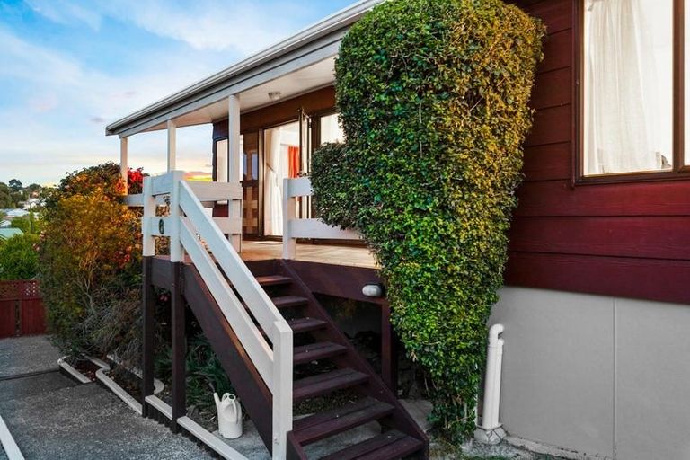 Photo of property in 6 Elizabeth Drive, West Harbour, Auckland, 0618