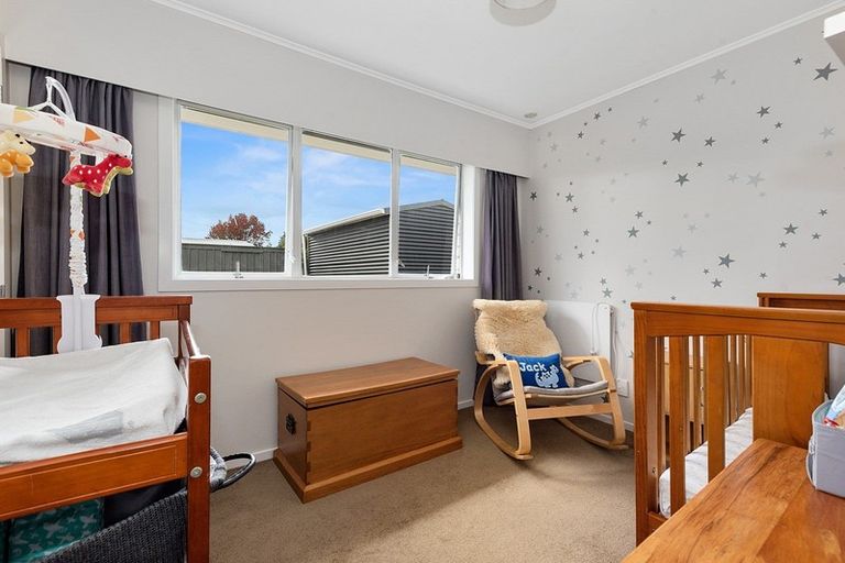 Photo of property in 2 Morrow Avenue, St Andrews, Hamilton, 3200