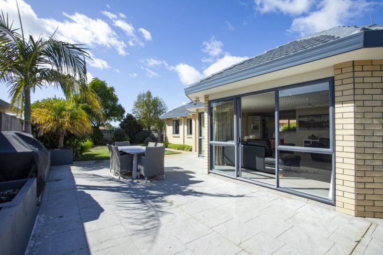 Photo of property in 122 Evans Road, Papamoa Beach, Papamoa, 3118