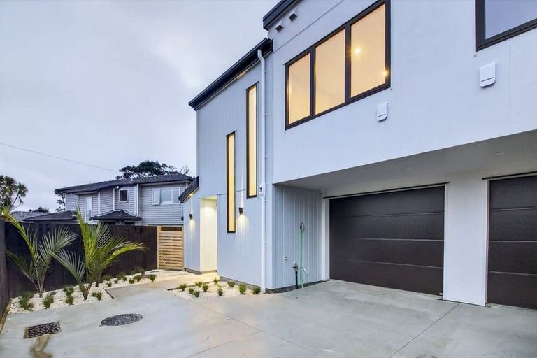 Photo of property in 121d Vodanovich Road, Te Atatu South, Auckland, 0610