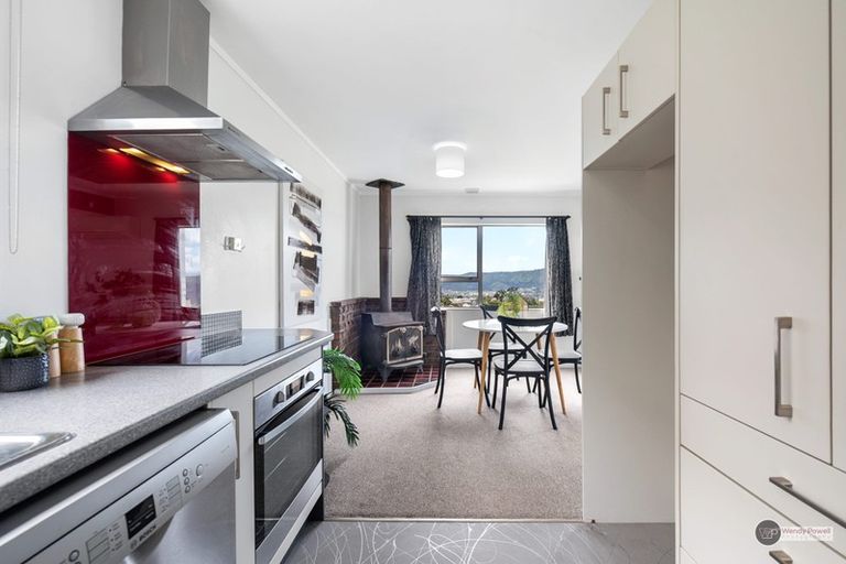 Photo of property in 47 Pokohiwi Road, Normandale, Lower Hutt, 5010