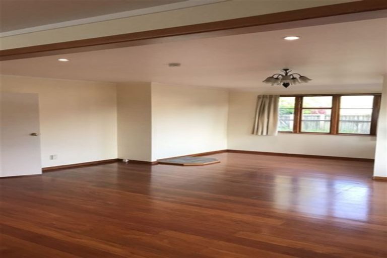 Photo of property in 11 Ramwall Place, Weymouth, Auckland, 2103