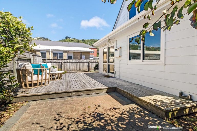 Photo of property in 6 Rua Street, Lyall Bay, Wellington, 6022