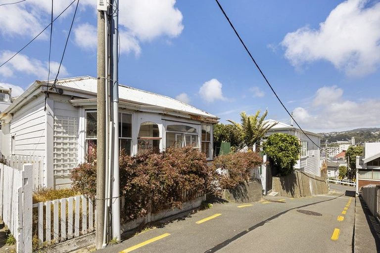 Photo of property in 2 Prince Street, Mount Victoria, Wellington, 6011