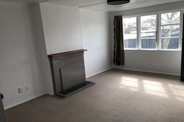 Photo of property in 2/20 Camp Street, Silverstream, Upper Hutt, 5019