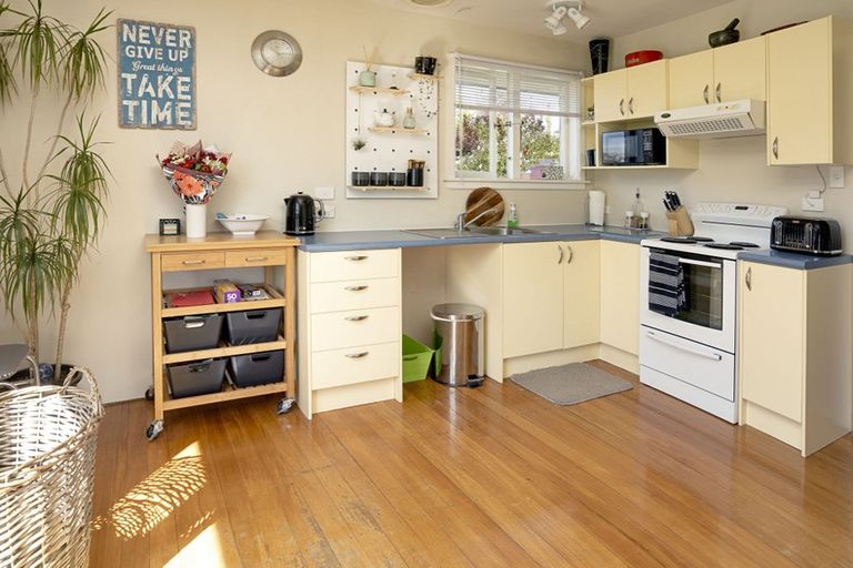 Photo of property in 12 Morris Road, Amberley, 7410