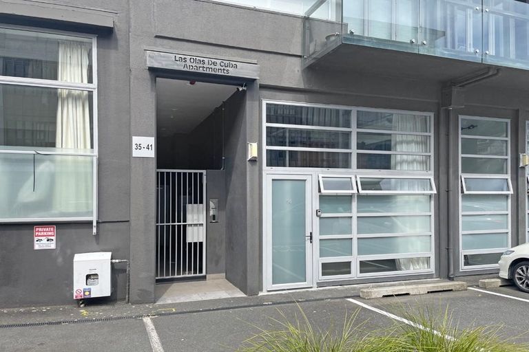 Photo of property in Las Olas De Cuba, 4/35 Torrens Terrace, Mount Cook, Wellington, 6011