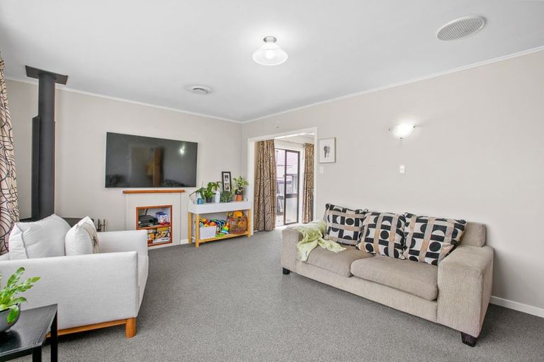Photo of property in 10 Truby King Street, Merrilands, New Plymouth, 4312