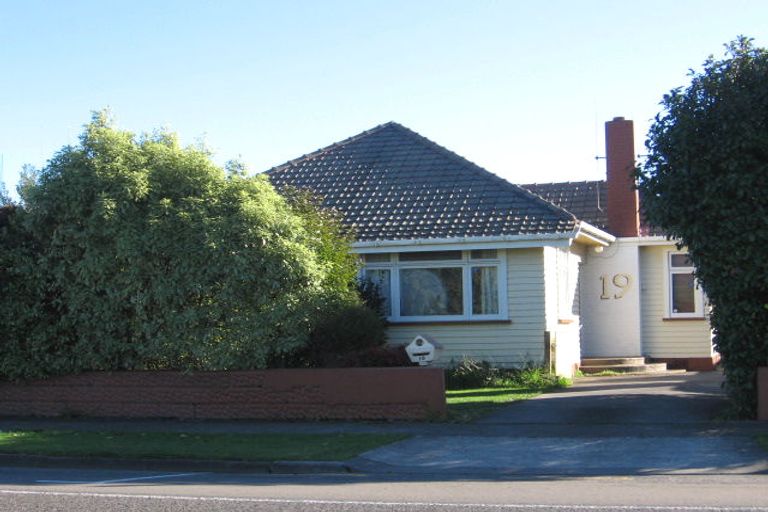 Photo of property in 19 Featherston Street, Takaro, Palmerston North, 4412