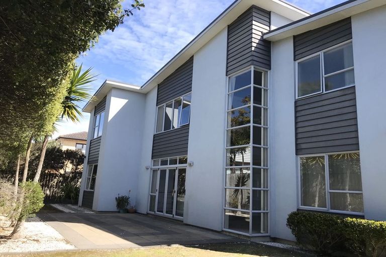 Photo of property in 11 Mana Lane, Pinehill, Auckland, 0632