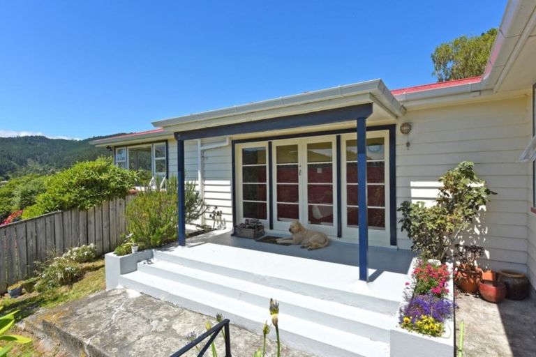 Photo of property in 12 Wyndham Road, Pinehaven, Upper Hutt, 5019