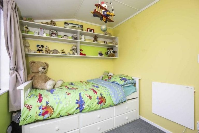 Photo of property in 79 Colwill Road, Massey, Auckland, 0614