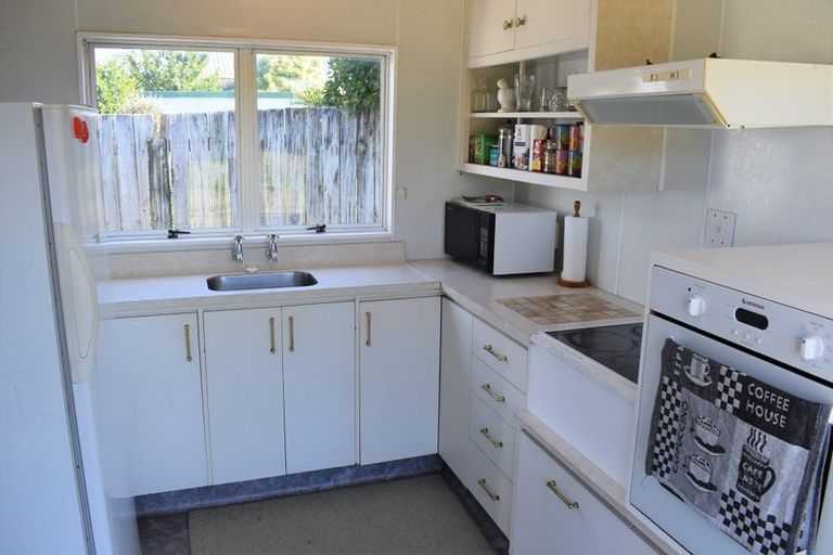 Photo of property in 17 Drake Street, Waikawa Beach, Manakau, 5573