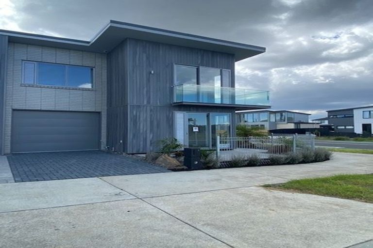 Photo of property in 1 Gunn Way, Hobsonville, Auckland, 0616