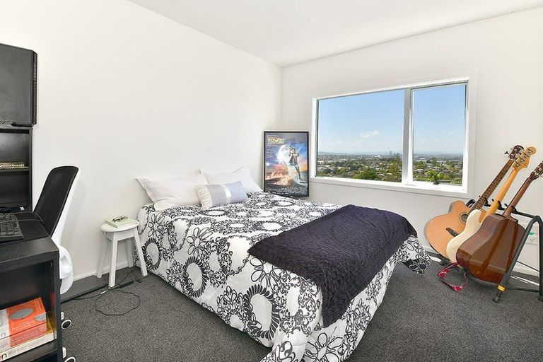 Photo of property in 2/9 Sunset Road, Totara Vale, Auckland, 0632