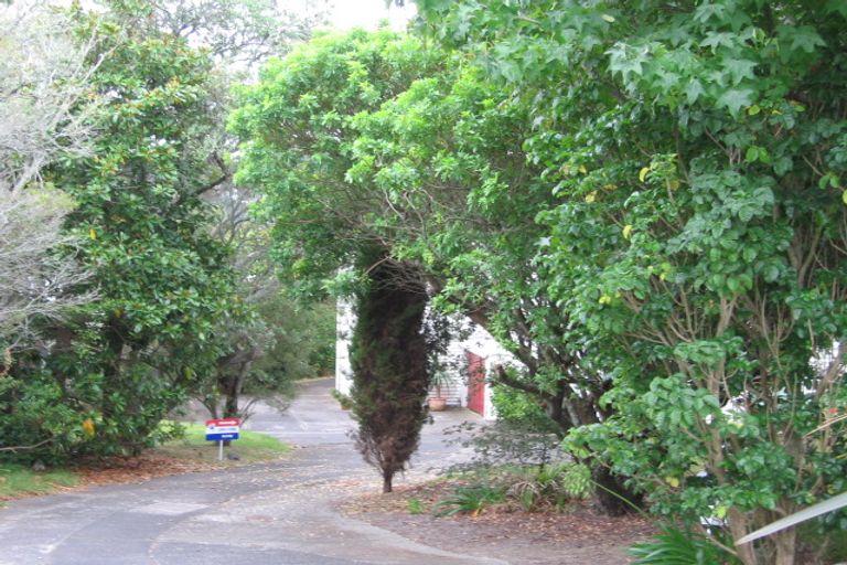 Photo of property in 2/348 Glenfield Road, Glenfield, Auckland, 0629