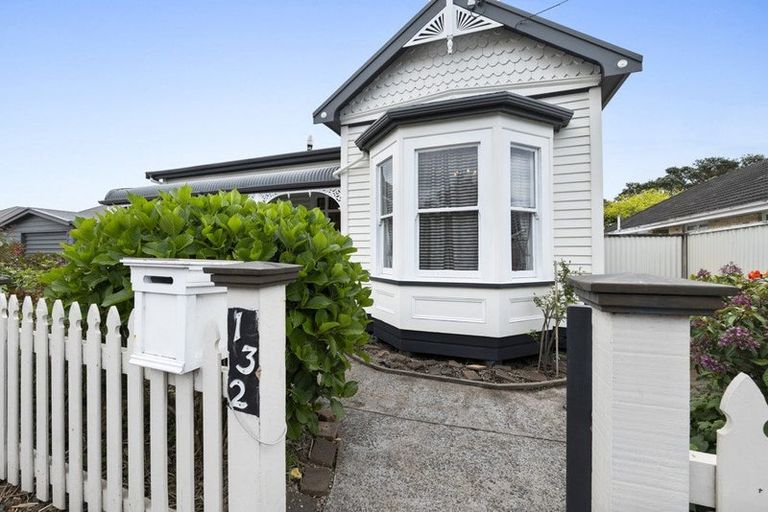 Photo of property in 132 Tukapa Street, Westown, New Plymouth, 4310