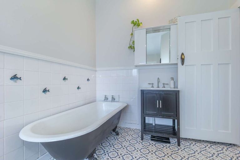 Photo of property in 556a Queen Street East, Levin, 5510