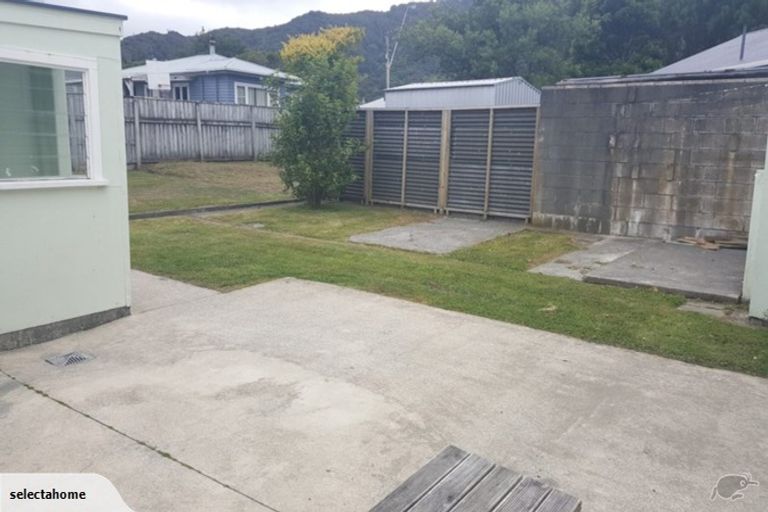 Photo of property in 4 Parkway, Wainuiomata, Lower Hutt, 5014