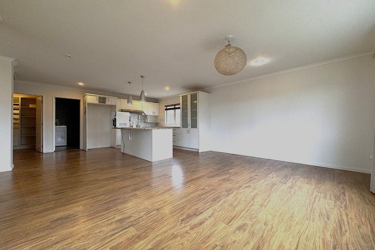 Photo of property in 50 Corricvale Way, Northcross, Auckland, 0630