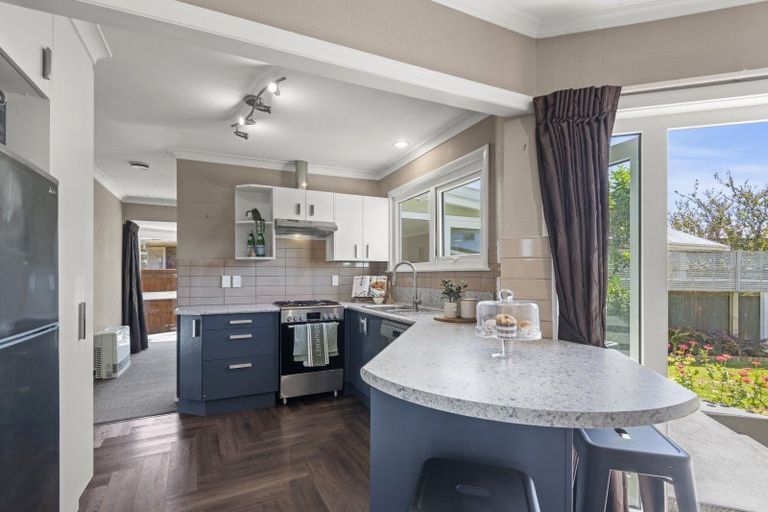 Photo of property in 1 Athlone Place, Hokowhitu, Palmerston North, 4410