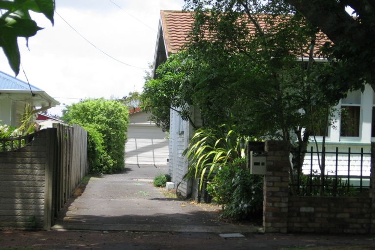 Photo of property in 31a Dignan Street, Point Chevalier, Auckland, 1022